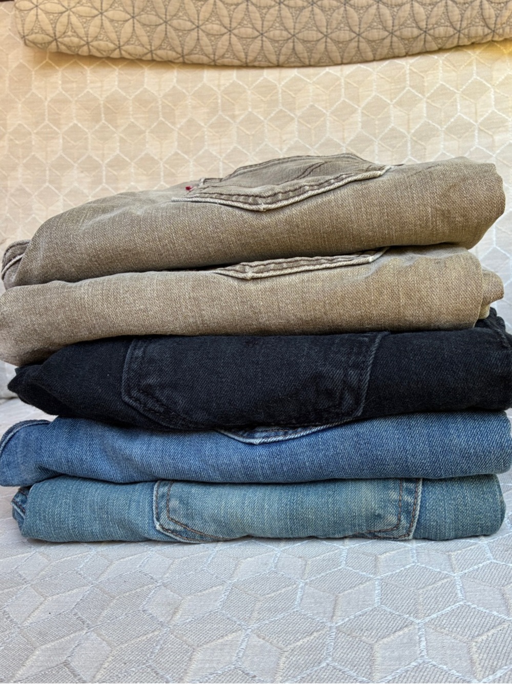 Levi's Men's Jeans. Lot of 5 well worn. Black, Light Blue, Medium Blue, Olive